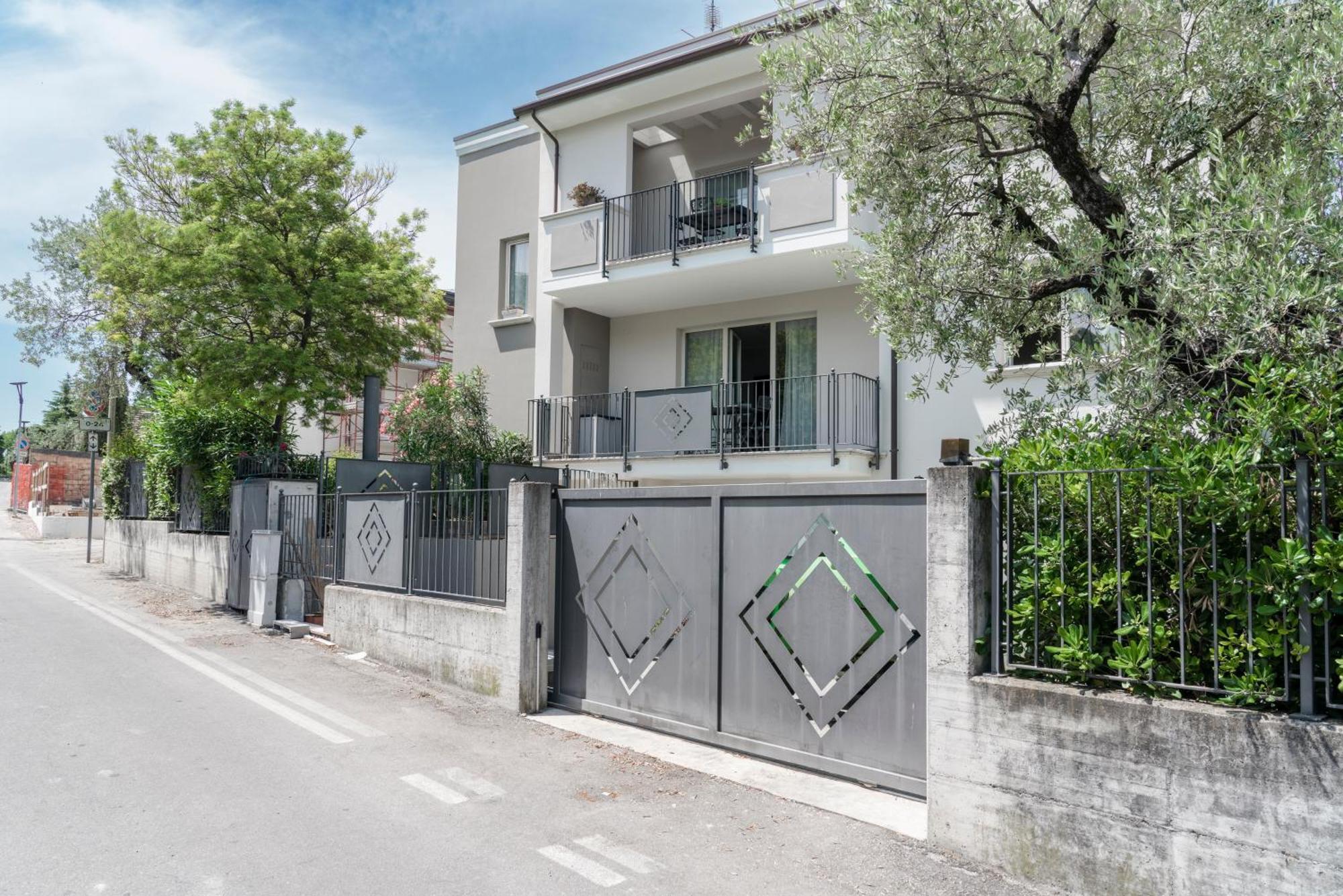 Matteotti Apartments Desenzano del Garda Eksteriør bilde